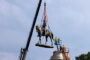 В США снесли главный памятник в столице Конфедерации: Общество: Мир: Lenta.ru